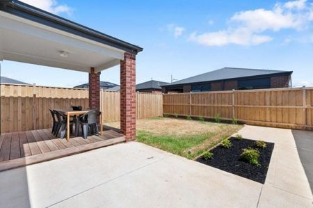 Modern 3 Bedroom Home !! - Photo 3