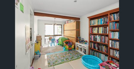 Prime Location Opposite Warrigal Road State School | Ideal Home Office Setup - Photo 2