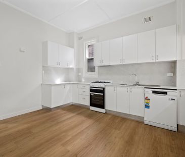 THREE BEDROOMS FAMILY HOME - Photo 3