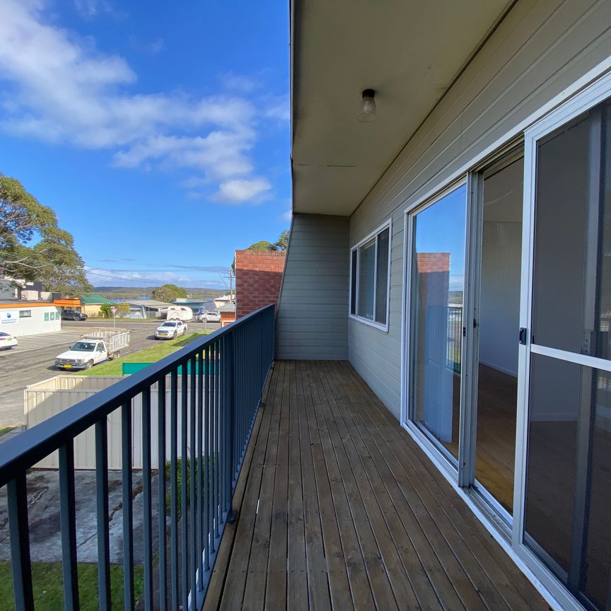 Convenient Location - 2 Bedrooms - 1 Bathroom - Photo 1