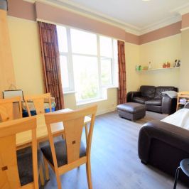 7 bedroom Flat in Wood Lane, Leeds - Photo 1