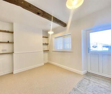 4 bedroom detached house to rent - Photo 2