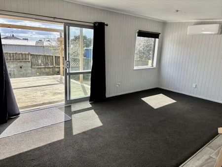 8A Lynmore Drive, Hill Park, Auckland - Photo 2
