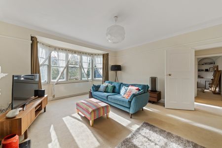 3 Bed Flat, Murray Road, SW19 - Photo 2