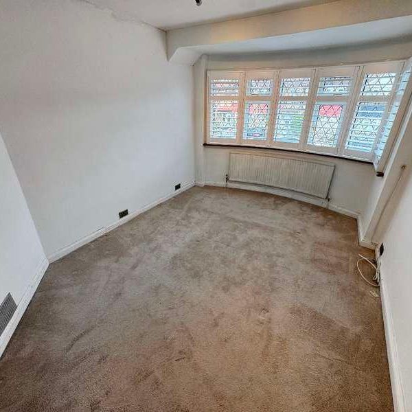 Wills Crescent, Whitton, TW3 - Photo 1