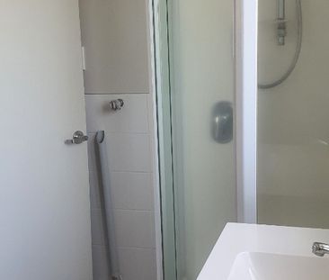 Two bedrooms brick unit - Photo 6