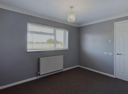 4 bedroom detached house to rent - Photo 4