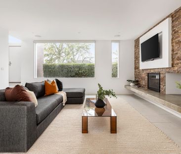 A Private Contemporary Oasis - lease till Oct 2026 - Photo 2
