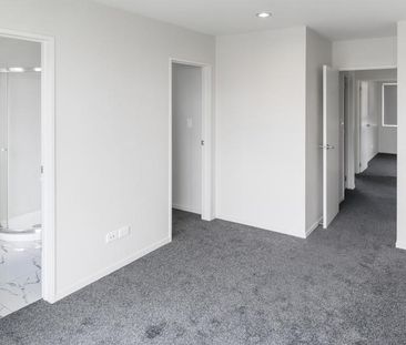 Spacious 4 bedroom home! - Photo 1