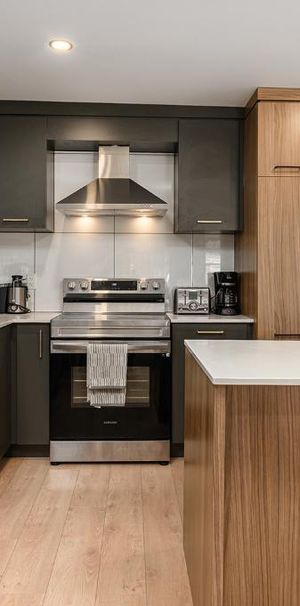 Grand 5 1/2 à Longueuil. Inclus les électroménagers, stationnement, balcon arrière privé. - Photo 1