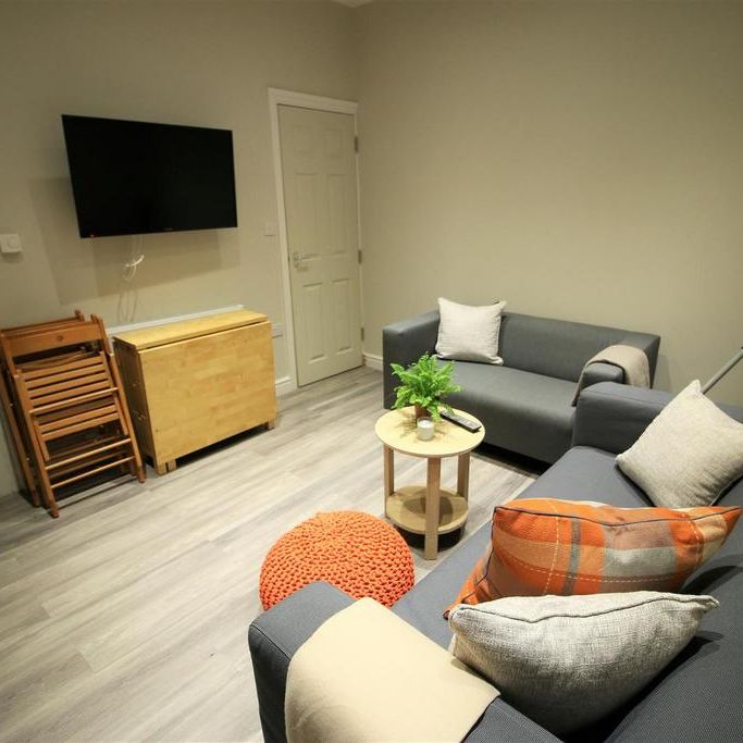 5 bedroom private hall to rent - Photo 1