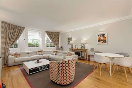 A truly stunning main door lower ground floor furnished two bedroom, two bathroom garden flat in the city centre. - Photo 2