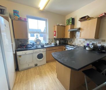 1 bedroom in a house share to rent - Photo 3