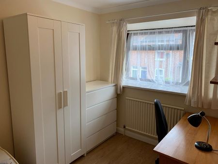 4 bedroom terraced house to rent - Photo 5