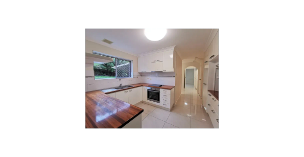 Aspley house 4 Bedroom big yard all aircons available now - Photo 1