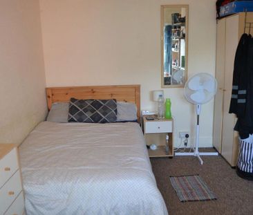 4 bedroom flat to rent - Photo 5