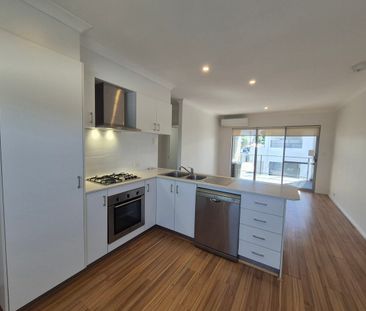 FABULOUS REAR 2 BEDROOOM 2 BATHROOM APARTMENT - Photo 6