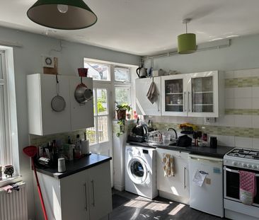 2 Bed Terraced House, Sevier Street, BS2 - Photo 4