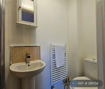 1 bedroom in a house share to rent - Photo 4