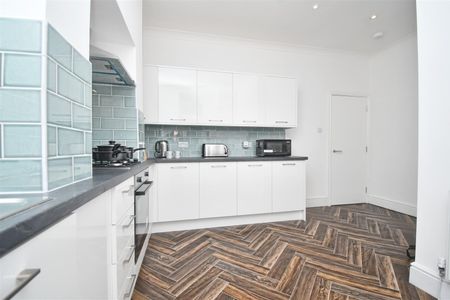 1 bed house share to rent in Lebanon Street, Burnley, BB10 - Photo 3