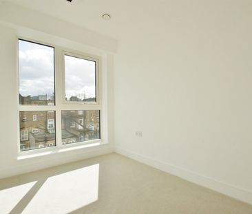2 Bed Flat, Dickens Yard, W5 - Photo 3
