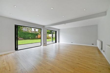 5 bedroom detached house to rent - Photo 2