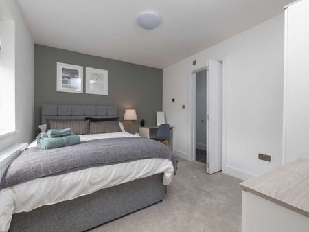 Burnell Avenue Room 8 - Photo 5