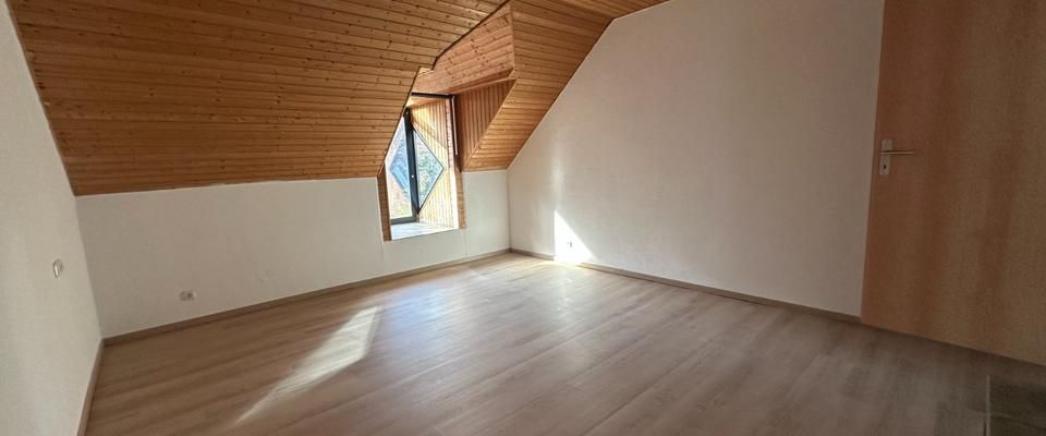 Eschweiler! Sanierte 4-Zimmer DG-Wohnung mit Balkon am Waldrand! - Photo 1