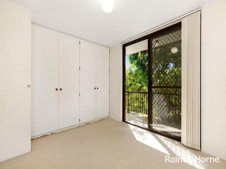 Spacious unit in Quiet street! - Photo 2