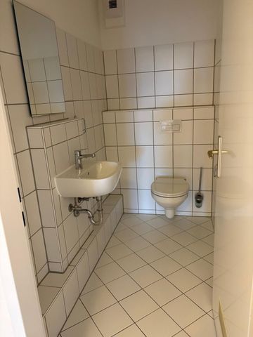 Mietwohnung in Ingolstadt - Großzügig geschnittene Wohnung mit neuen Böden wartet auf Sie! - Photo 2