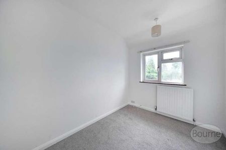 Clock House Mead, Oxshott, Leatherhead, Surrey, KT22 - Photo 3