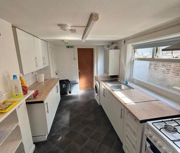1 bedroom in a house share to rent - Photo 5