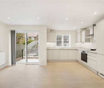 A newly built modern apartment situated on the ground floor with a ... - Photo 4