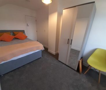 1 bedroom in a house share to rent - Photo 2