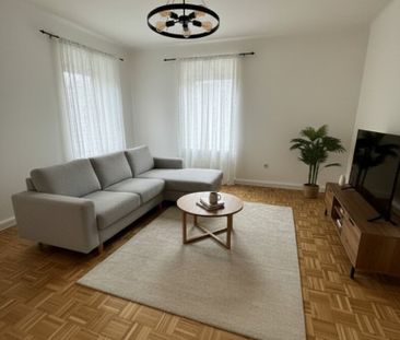 WG fähig: Attraktives 2,5-Zimmer-Domizil in Kapellenstraße: Neu san... - Photo 2