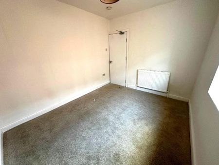 4 bedroom terraced house to rent - Photo 5