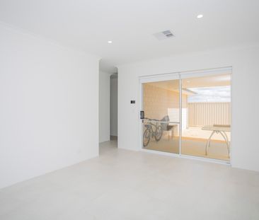 39 Fenchurch Dr, Hilbert WA 6112 - House For Rent - $720 | Domain - Photo 2