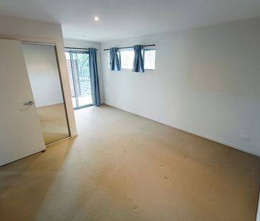 AVAILABLE 24 FEBRUARY ! - Photo 3