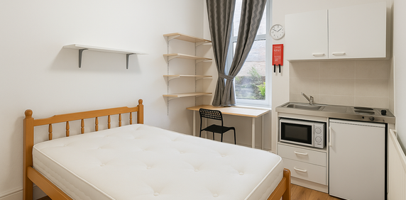 1 bedroom in a house share to rent - Photo 2