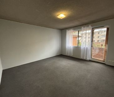 Comfortable Unit in Prime Location - Photo 3