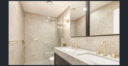 3 bedroom luxury apartment in a fantastic location - Photo 3