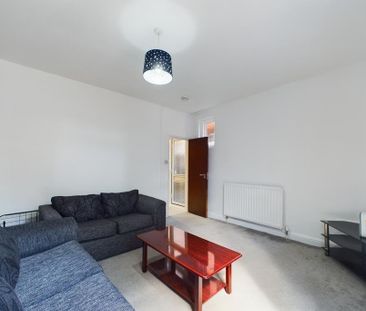 4 bedroom semi-detached house to rent - Photo 3