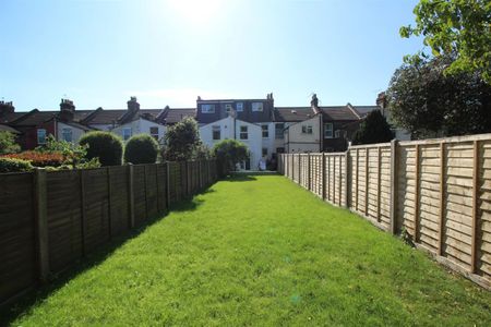 4 Bedroom House - Terraced To Let - Photo 3