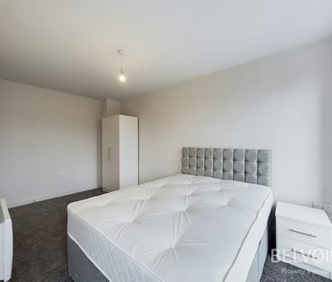 Flat to rent on - Photo 2