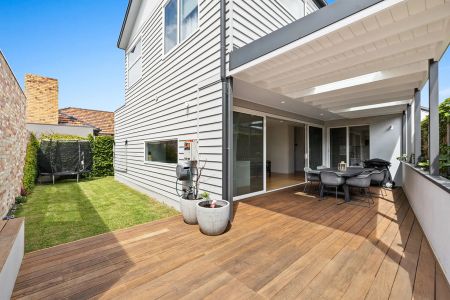 LUXURIOUS FAMILY LIVING IN THE HEART OF PARKDALE! - Photo 5