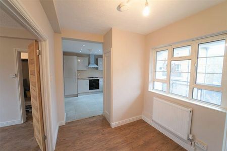 4 bedroom apartment to rent - Photo 2