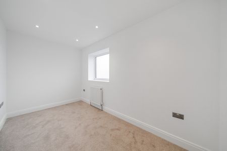 1 Bed Flat, West Hill, CR2 - Photo 3
