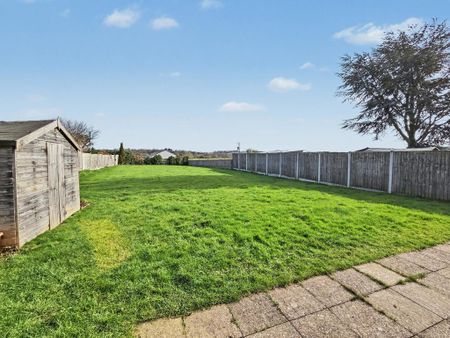 4 bedroom semi-detached house to rent - Photo 2