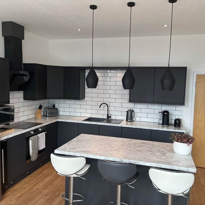 2 Bed Flat, Warwickgate House, M16 - Photo 1