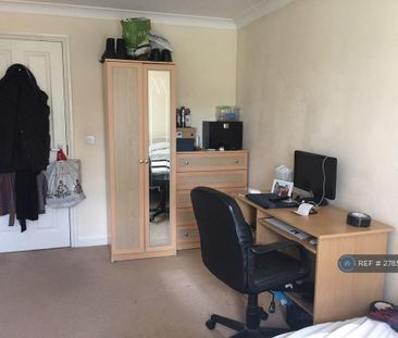 1 bedroom in a house share to rent - Photo 4